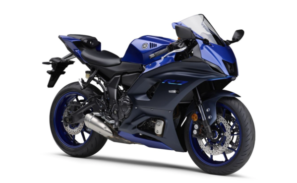 Triumph "Speed ​​Triple 1200 RR" with a cool cafe racer style